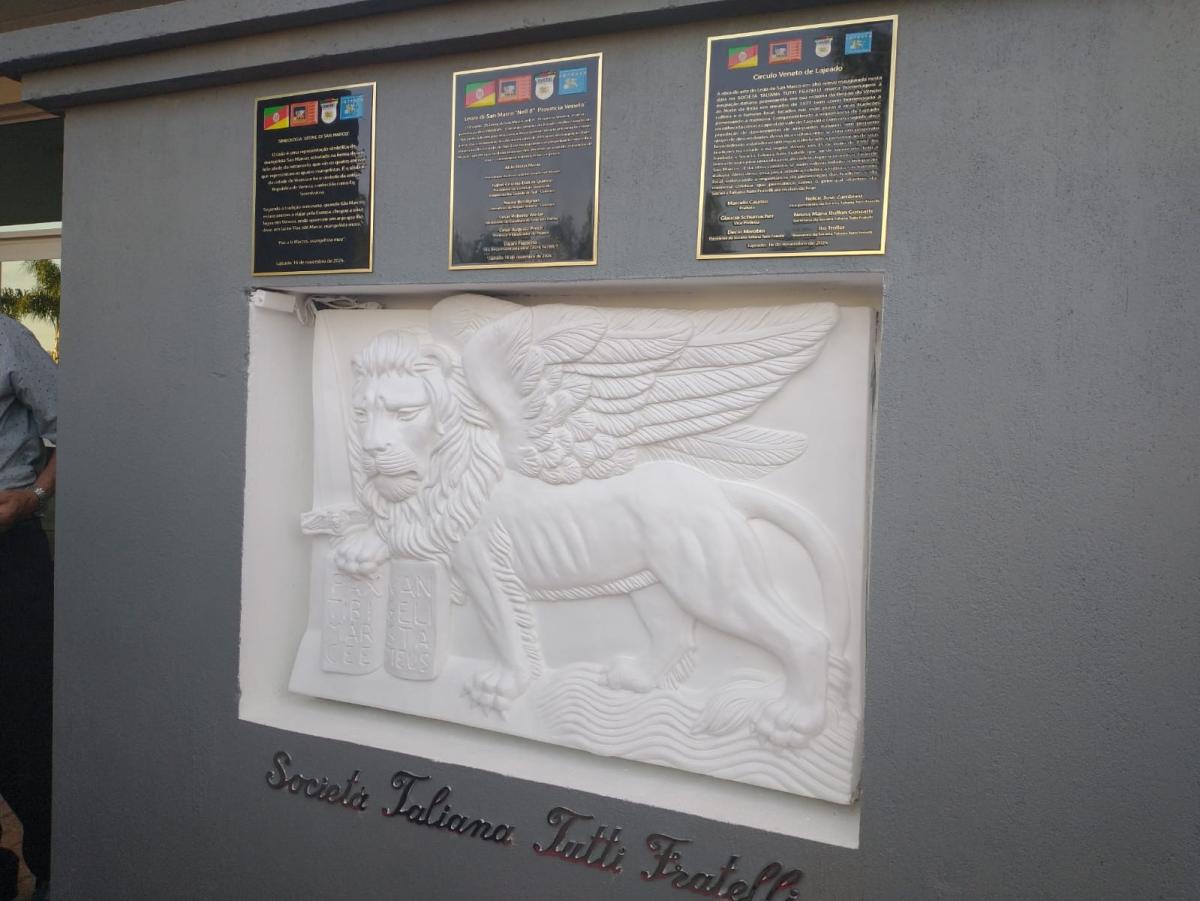 Società Taliana Tutti Fratelli, de Lajeado, inaugura monumento Leão de San Marco